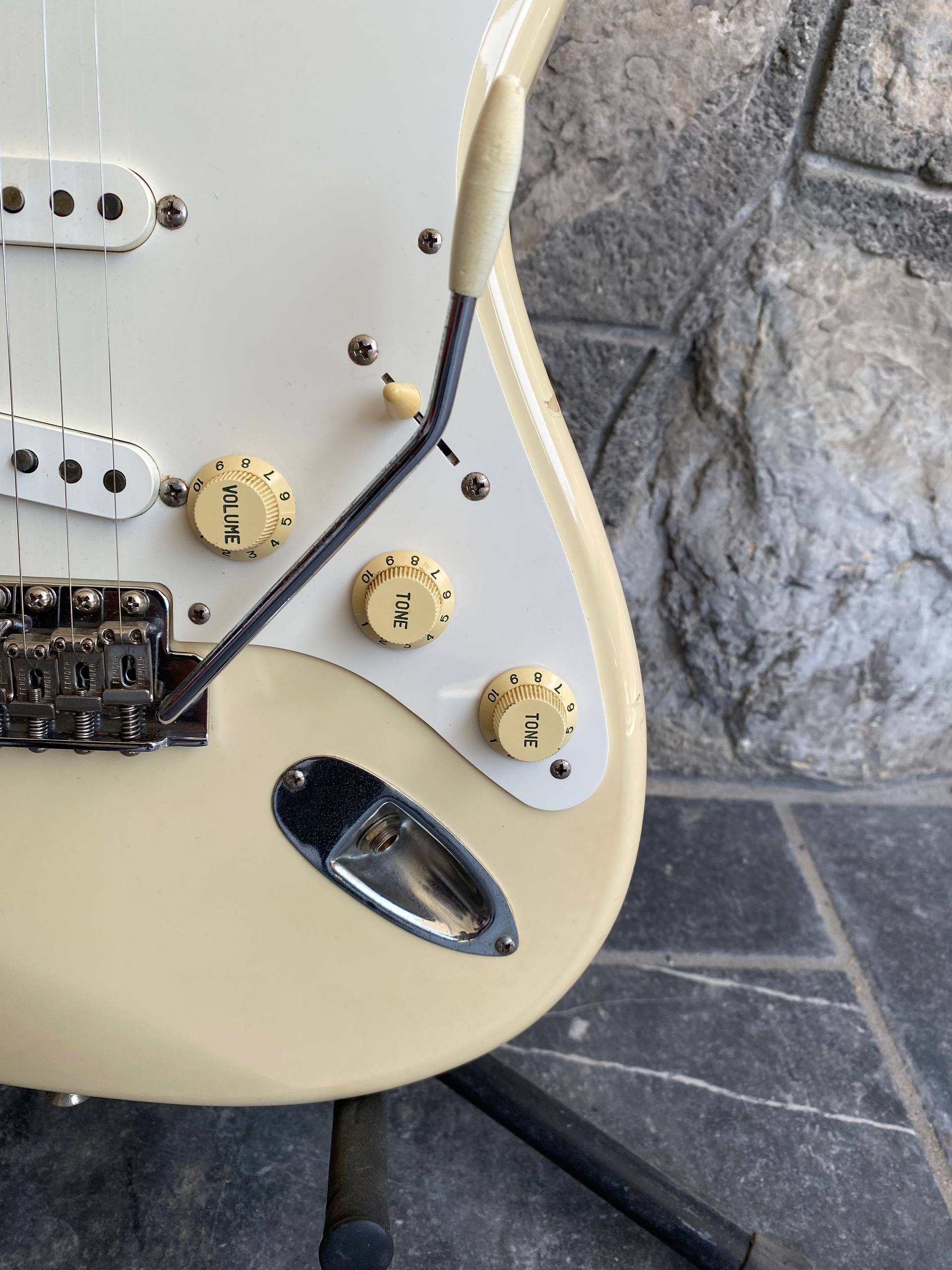 Amazing Fender Stratocaster ST-57 362 CIJ - Yellow Cream - N Serial