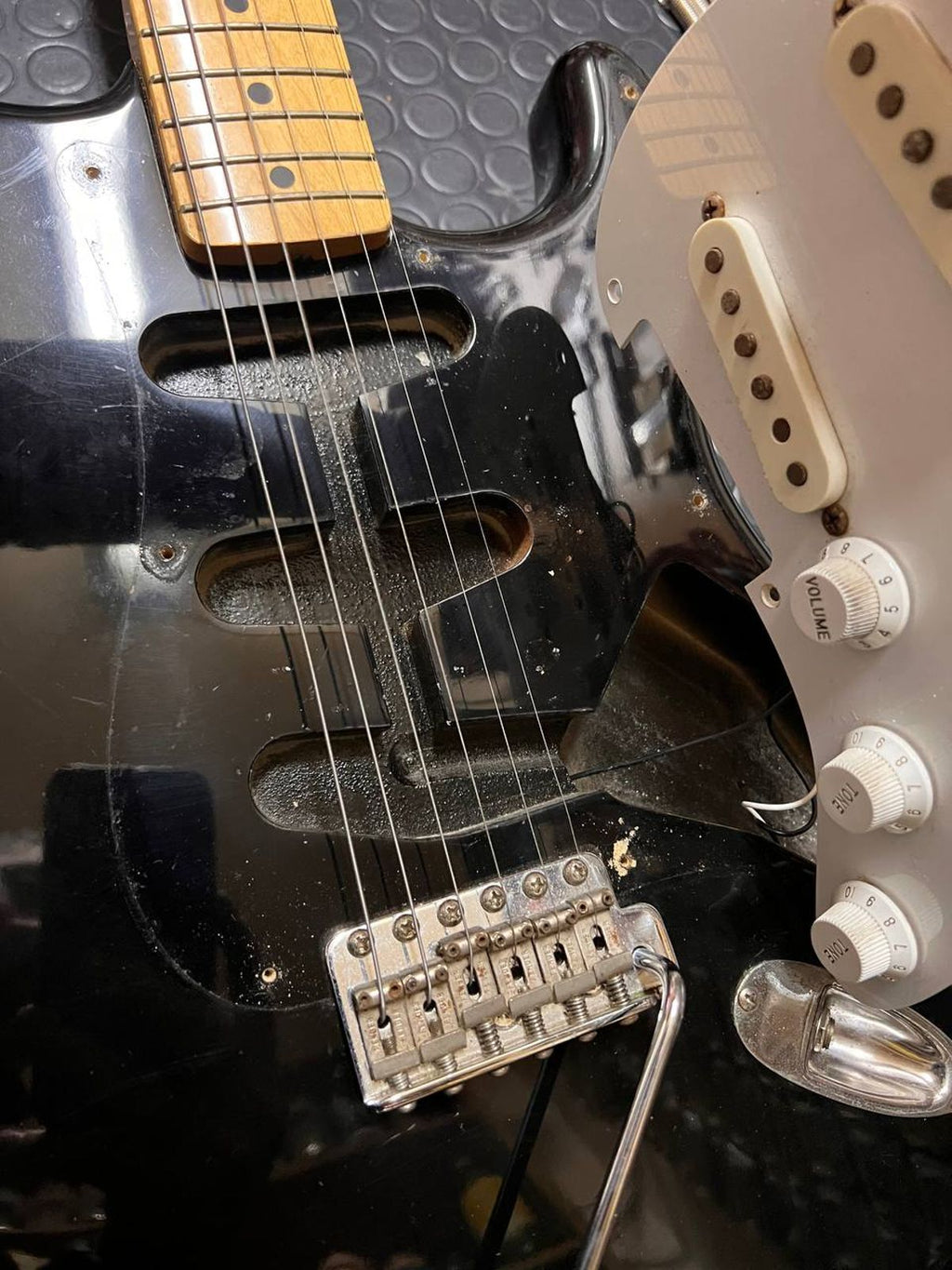1987 Fender Japan E-Serial Eric Clapton Style– Black / Maple Neck