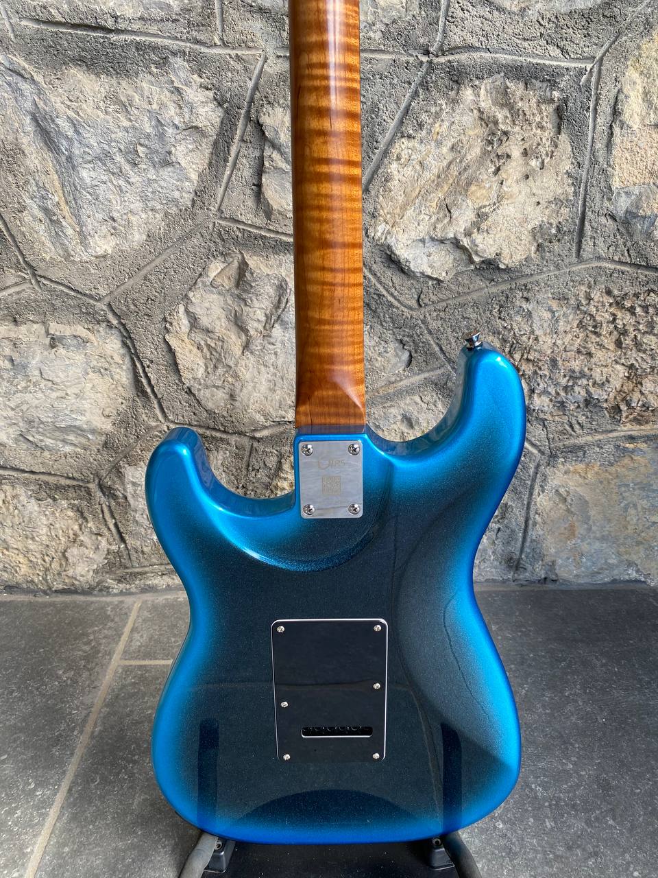 Mooer GTRS P800 Intelligent Guitar (Dark Night Blue) — Excellent Condition, Original Case & GWF4 Wireless Footswitch Included + Video Demo