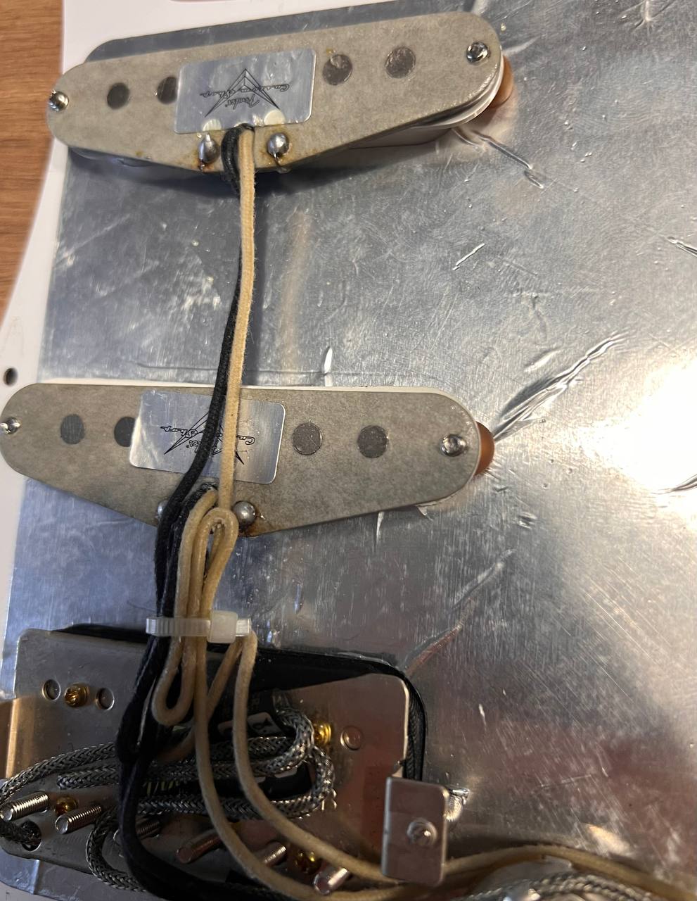 2x Fender Custom 69 Pickups neck and middle