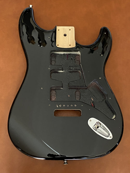 Stratocaster-Style Guitar Replacement Body — Basswood (Tiglio), Gloss Black Finish