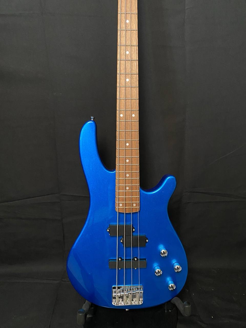 Vision JB8 Jazz Bass Starter Kit - Sosft case Jack and 35W Amplifer - Blue - NEW