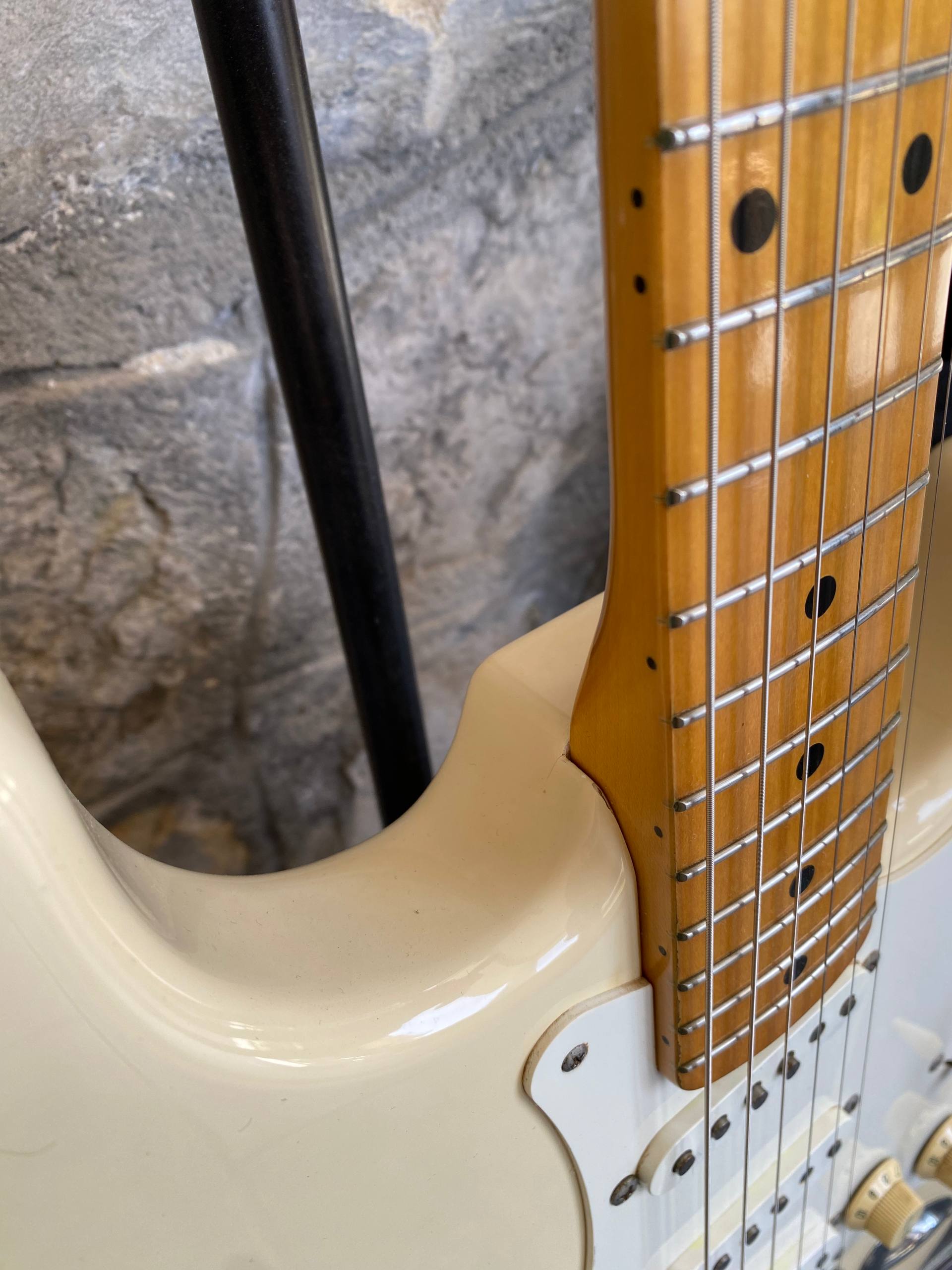 Amazing Fender Stratocaster ST-57 362 CIJ - Yellow Cream - N Serial