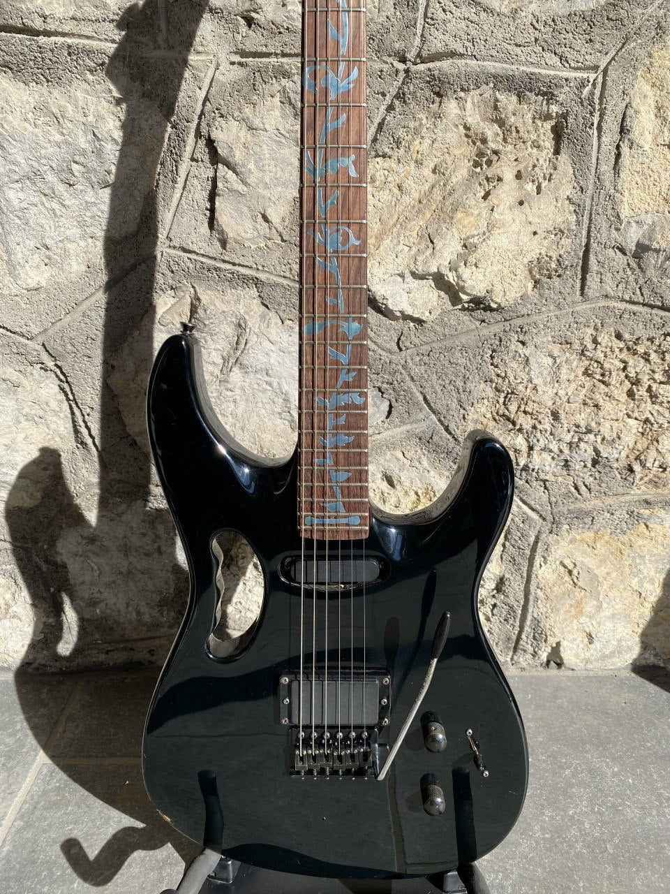 Gibson-Style Superstrat Electric Guitar — Gloss Black, Monkey Grip Body, Rosewood Fretboard, Tree of Life Inlay Stickers + Video Demo