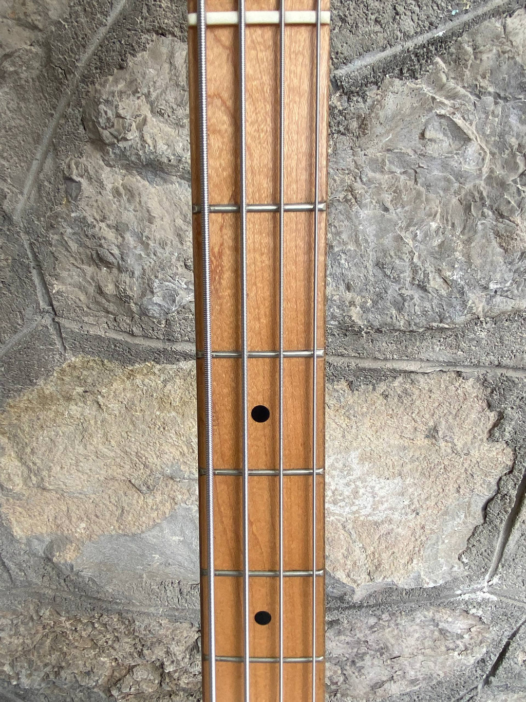 Roytek Handmade Bass Sunburst – Maple Neck – Excellent Condition – Demo Video