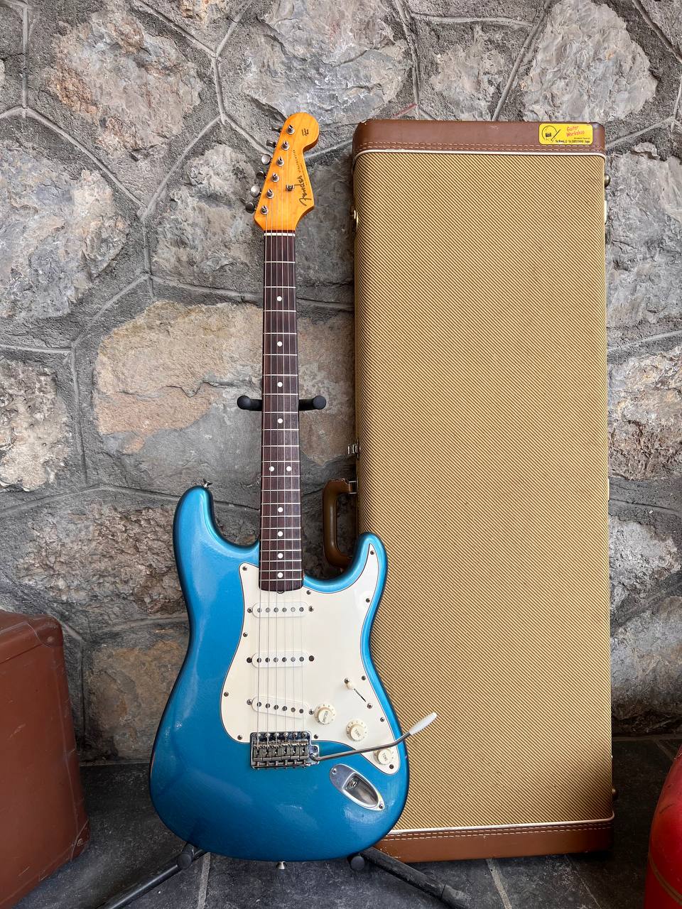 Jan 1989  Fender American Vintage '62 Reissue Stratocaster Lake Placid Blue Nitro