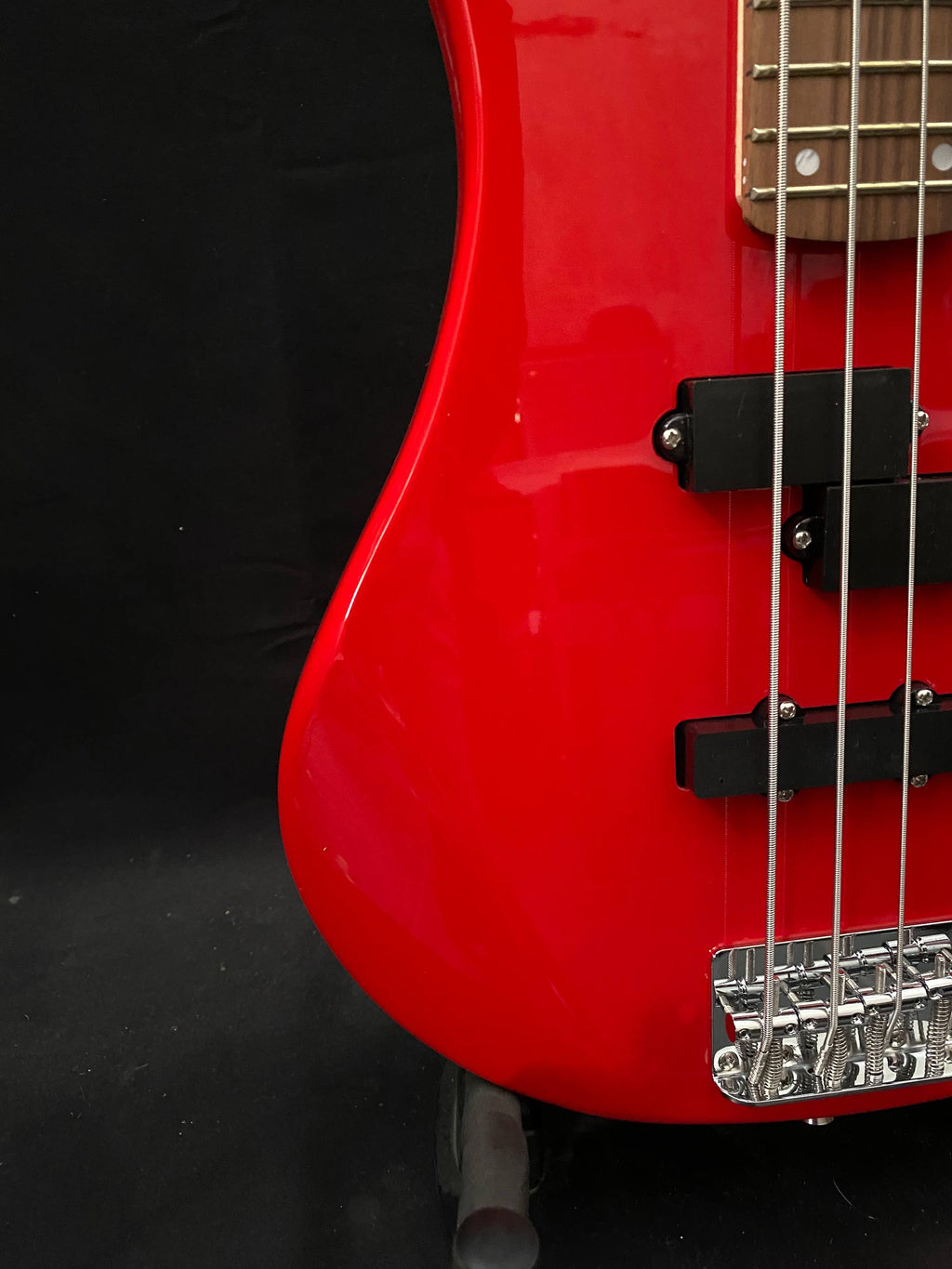 Vision JB8 Jazz Bass Starter Kit - Sosft case Jack and 35W Amplifer - Red - NEW