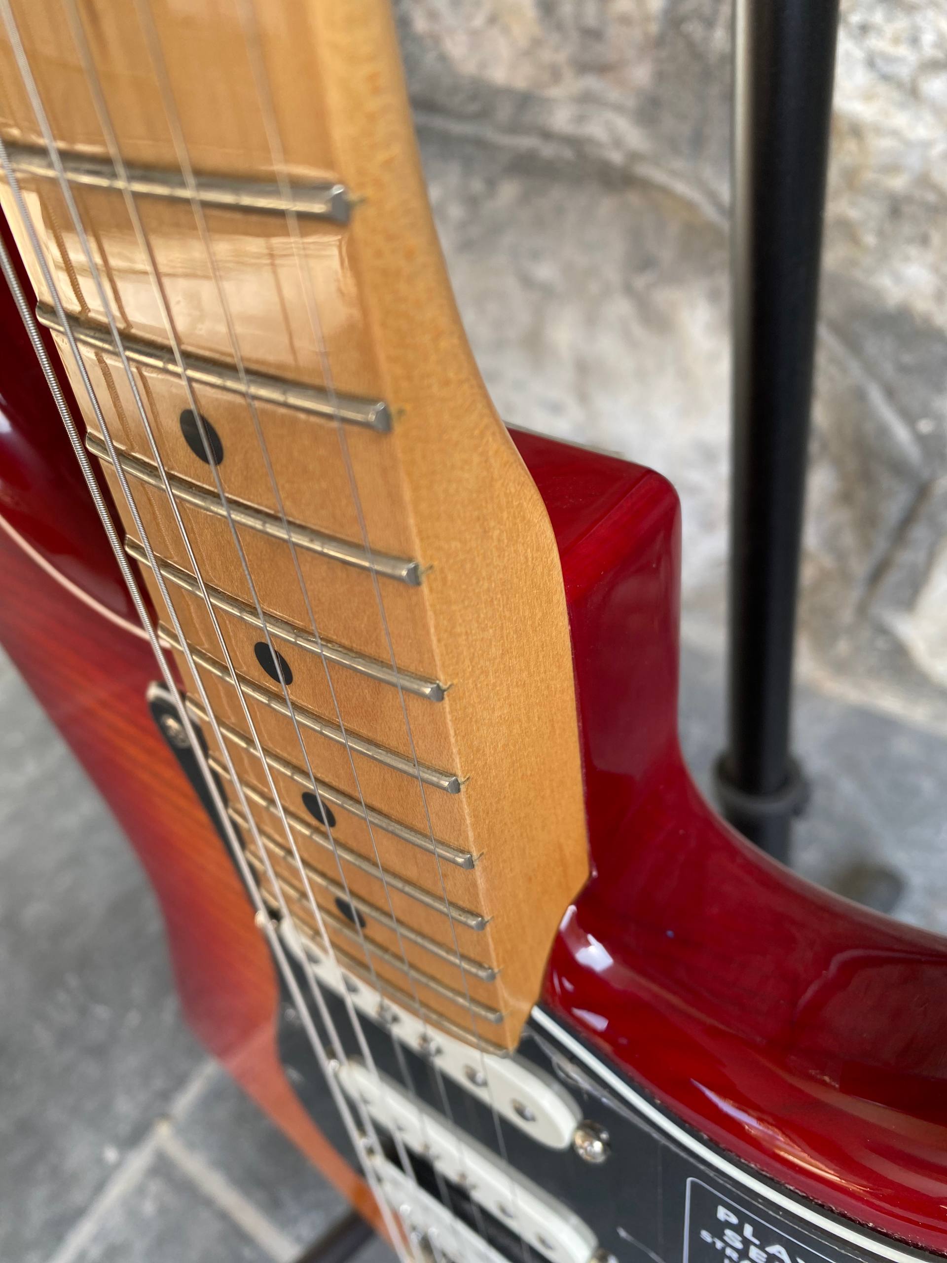 Fender Player Stratocaster HSS 2022 - Maple Fingerboard - Excellent Condition