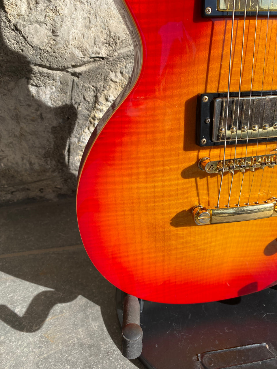 Stagg Les Paul Electric Guitar — Orange Burst, Flame Top, Gold Hardware, Phoenix Headstock Inlay, Set-Neck + Video Demo