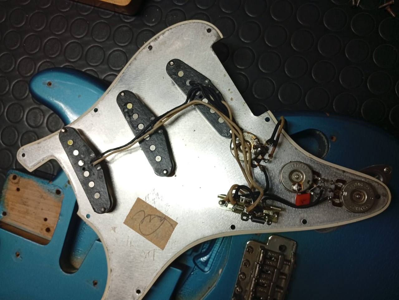 Jan 1989  Fender American Vintage '62 Reissue Stratocaster Lake Placid Blue Nitro