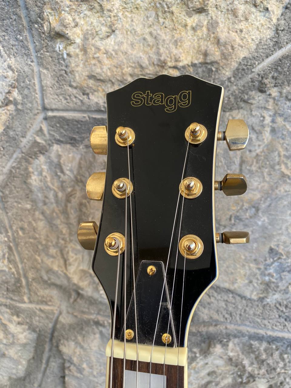 Stagg Custom Semi-Acoustic Guitar – ES-175 Style (Gold Hardware & Block Inlays)