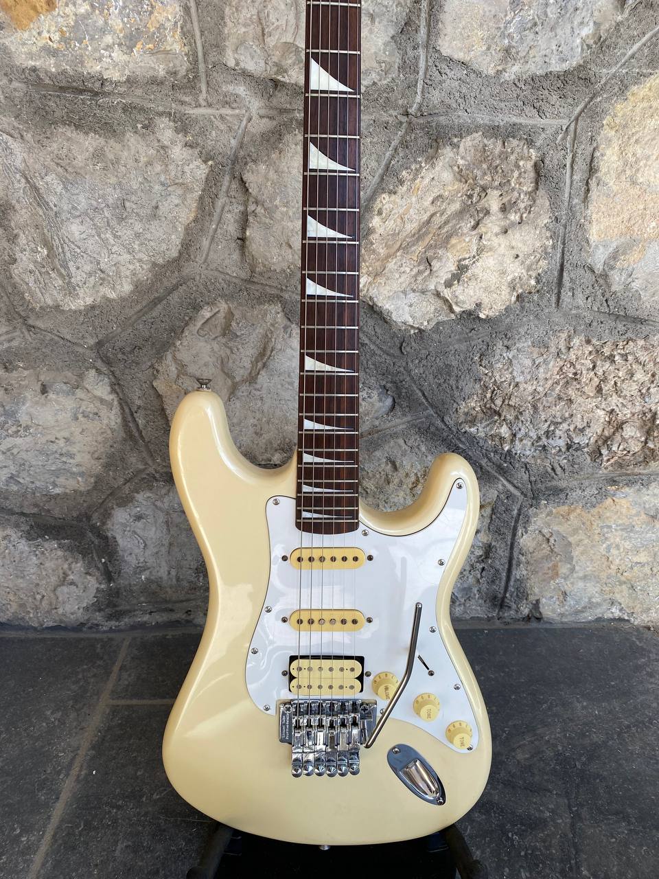 Vintage 1980s Epiphone by Gibson S-400 Superstrat — Pearl Cream Finish, HSS, Rosewood Fretboard, Modified Floyd Rose Tremolo