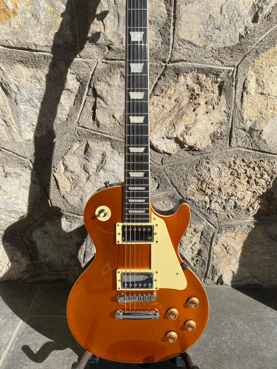 Eko Les Paul Goldtop Singlecut Electric Guitar — Satin Neck, Humbuckers, Mint Condition + Video Demo