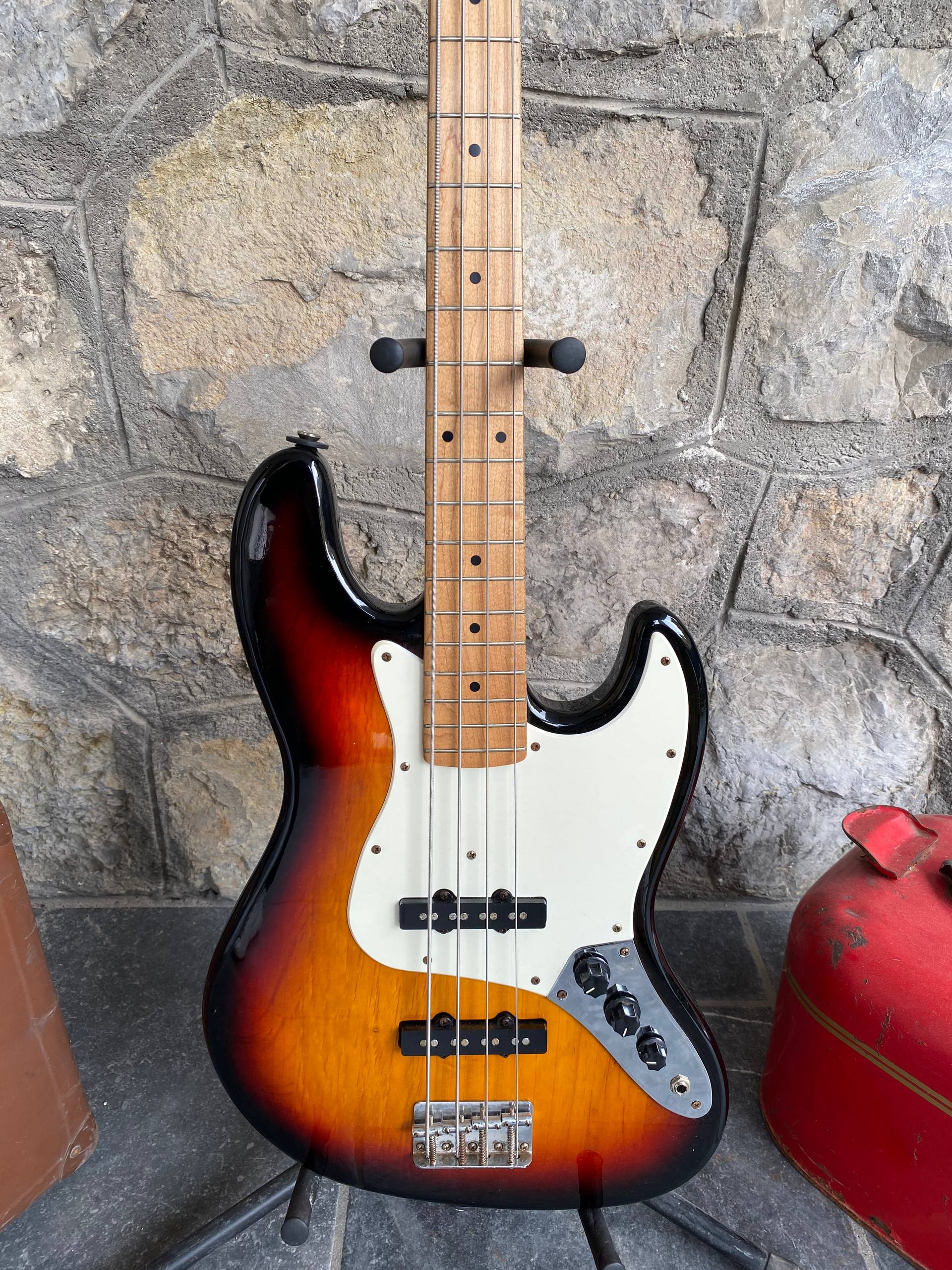 Roytek Handmade Bass Sunburst – Maple Neck – Excellent Condition – Demo Video