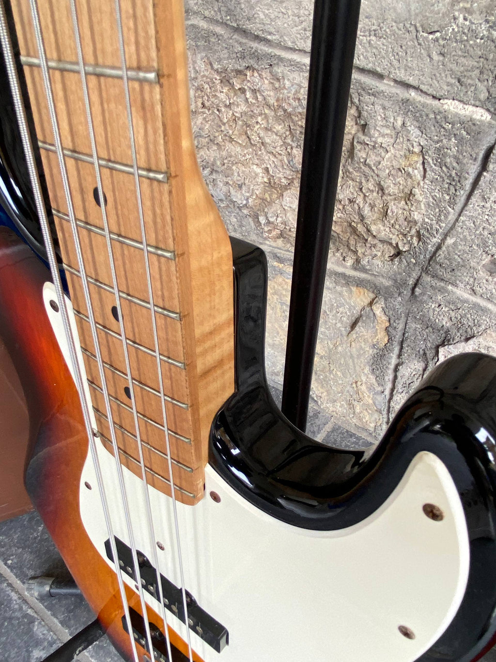 Roytek Handmade Bass Sunburst – Maple Neck – Excellent Condition – Demo Video