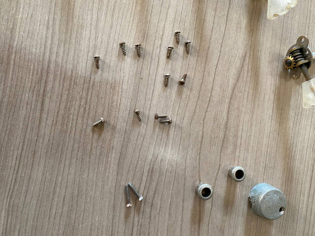 Vintage Hofner Tulip Tuners (Set of 5) — Pearl Buttons, Chrome Back Covers & Screws Included