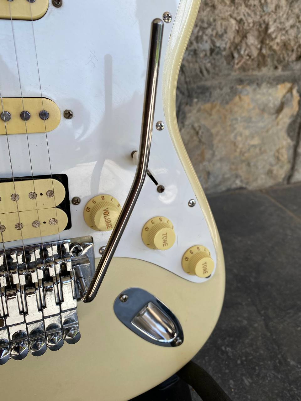 Vintage 1980s Epiphone by Gibson S-400 Superstrat — Pearl Cream Finish, HSS, Rosewood Fretboard, Modified Floyd Rose Tremolo