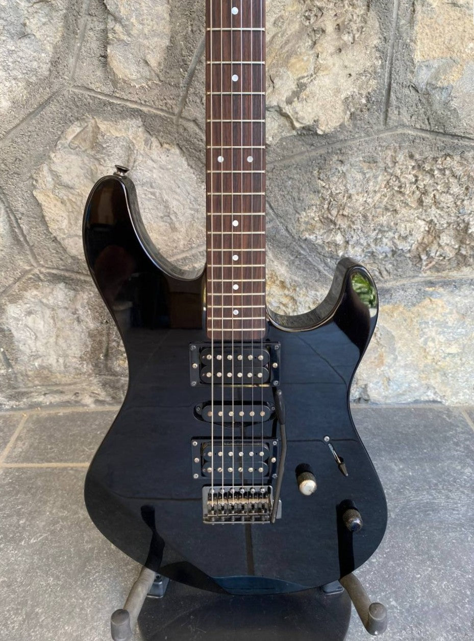 Yamaha RGX121Z Satin Black – HSH Electric Guitar (Good Condition, Made in Indonesia)