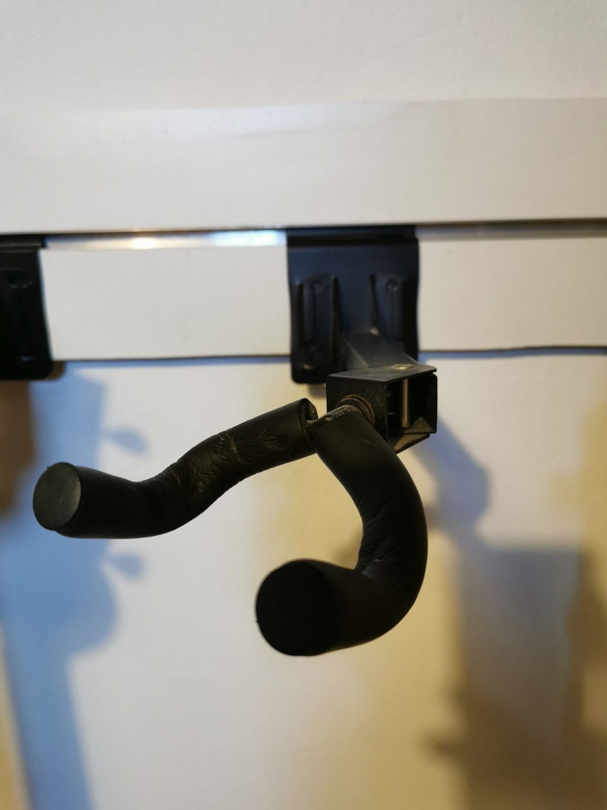 6x Wall Stand Hanger Bracket + Slatted Panel Perfect for 6 guitars or basses