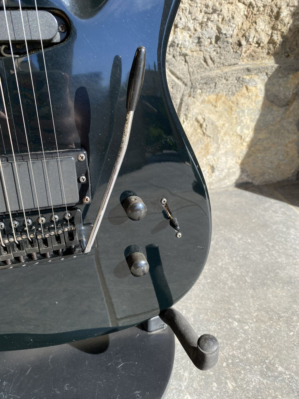 Gibson-Style Superstrat Electric Guitar — Gloss Black, Monkey Grip Body, Rosewood Fretboard, Tree of Life Inlay Stickers + Video Demo