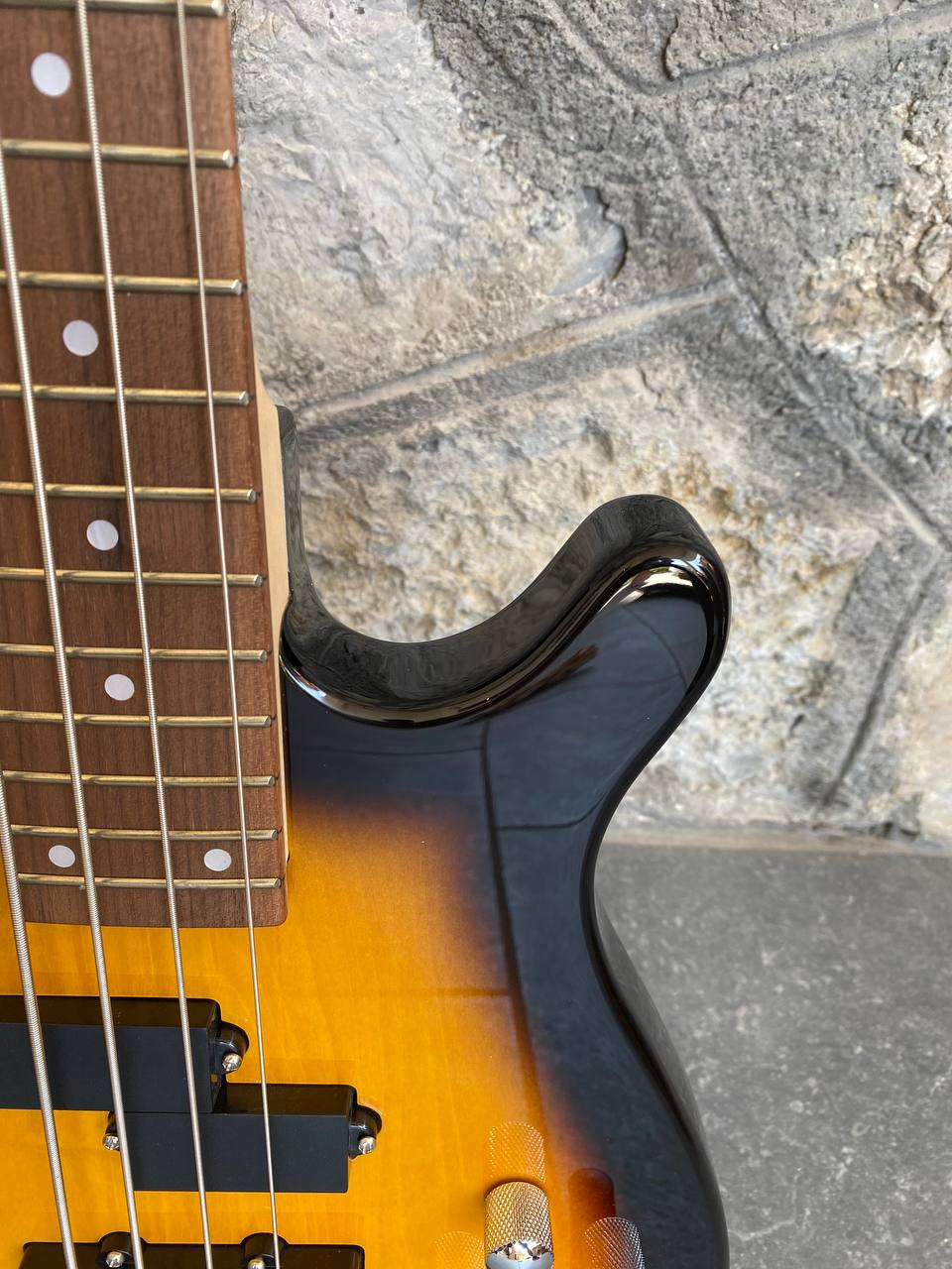 Vision JB8 Electric Bass Guitar (Sunburst) — PJ Pickup Configuration, Brand New + Video Demo
