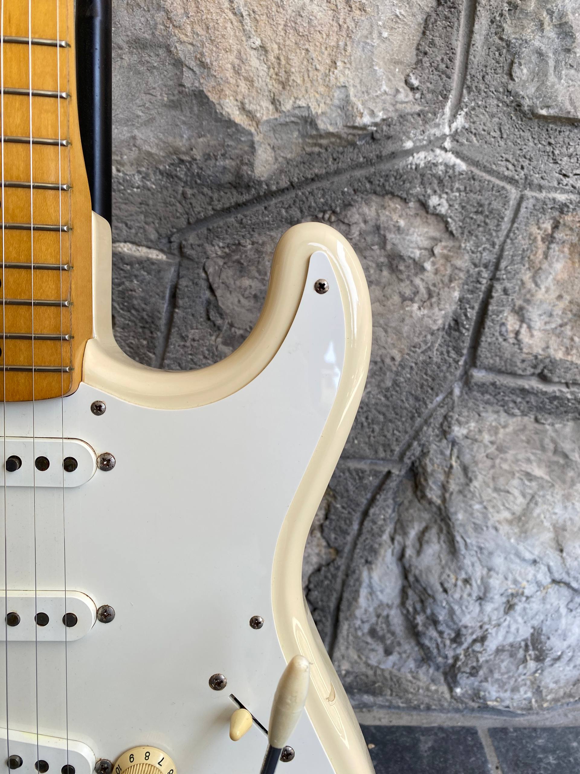 Amazing Fender Stratocaster ST-57 362 CIJ - Yellow Cream - N Serial