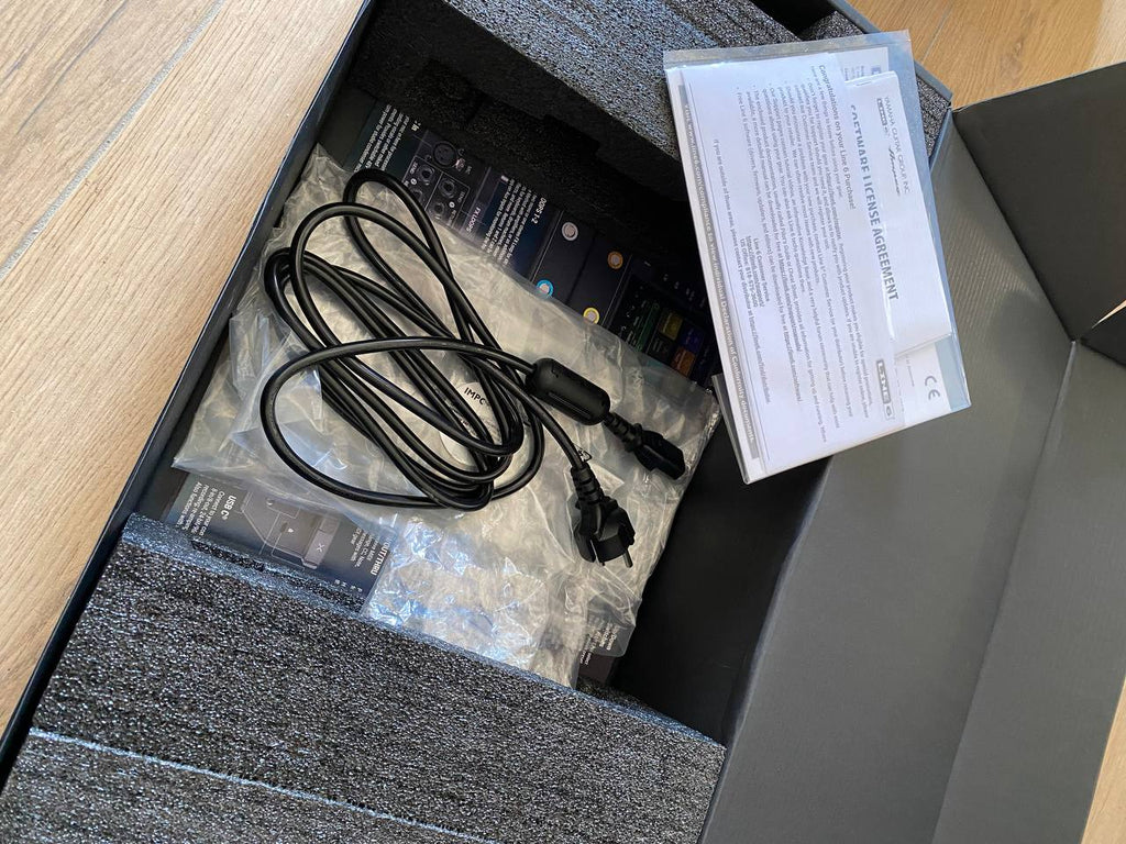 Line 6 Helix Floor Guitar Multi-Effects Processor — Like New Condition, Under Warranty