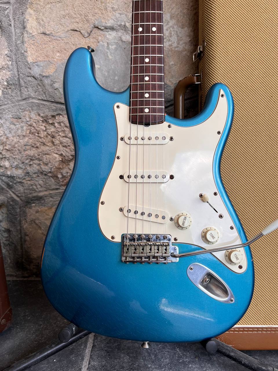 Jan 1989  Fender American Vintage '62 Reissue Stratocaster Lake Placid Blue Nitro