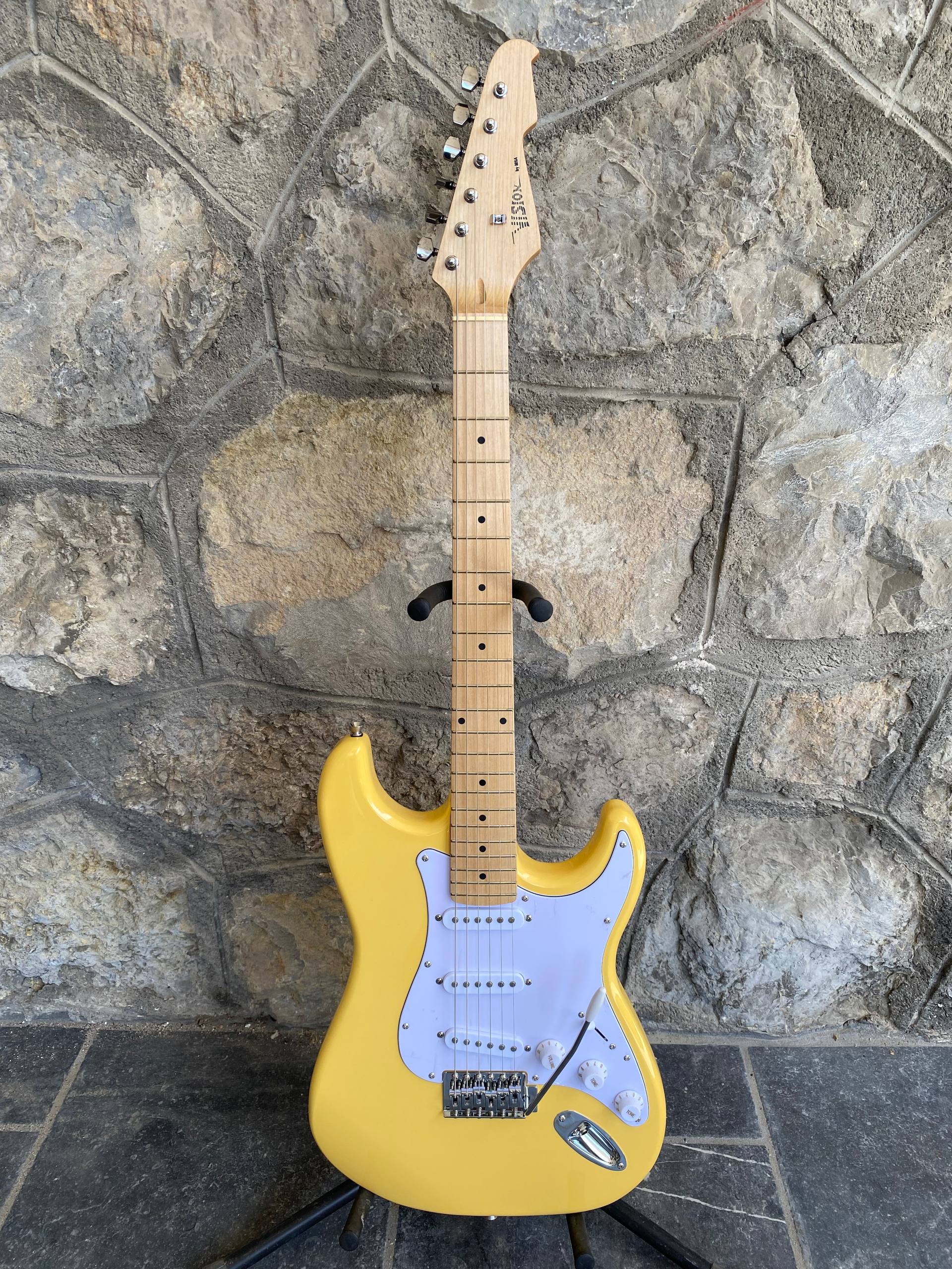 Vision Stratocaster ST5 Electric Guitar Starter Kit - Yellow - NEW