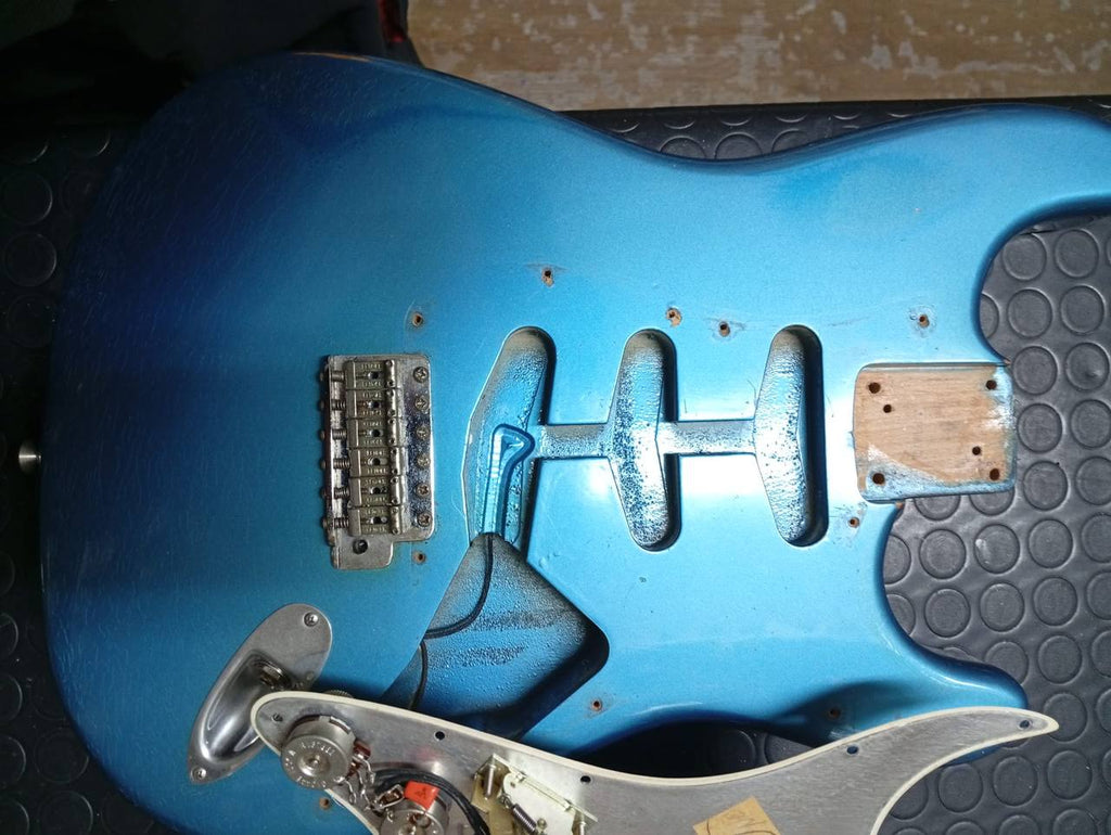 Jan 1989  Fender American Vintage '62 Reissue Stratocaster Lake Placid Blue Nitro