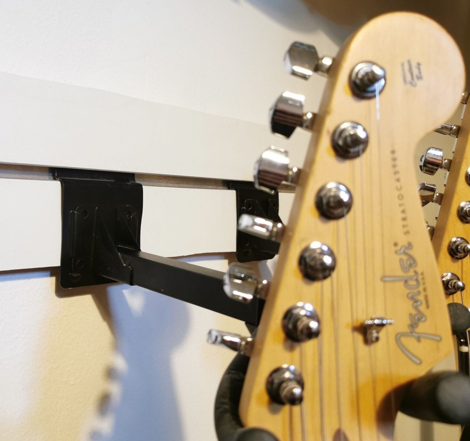 6x Wall Stand Hanger Bracket + Slatted Panel Perfect for 6 guitars or basses