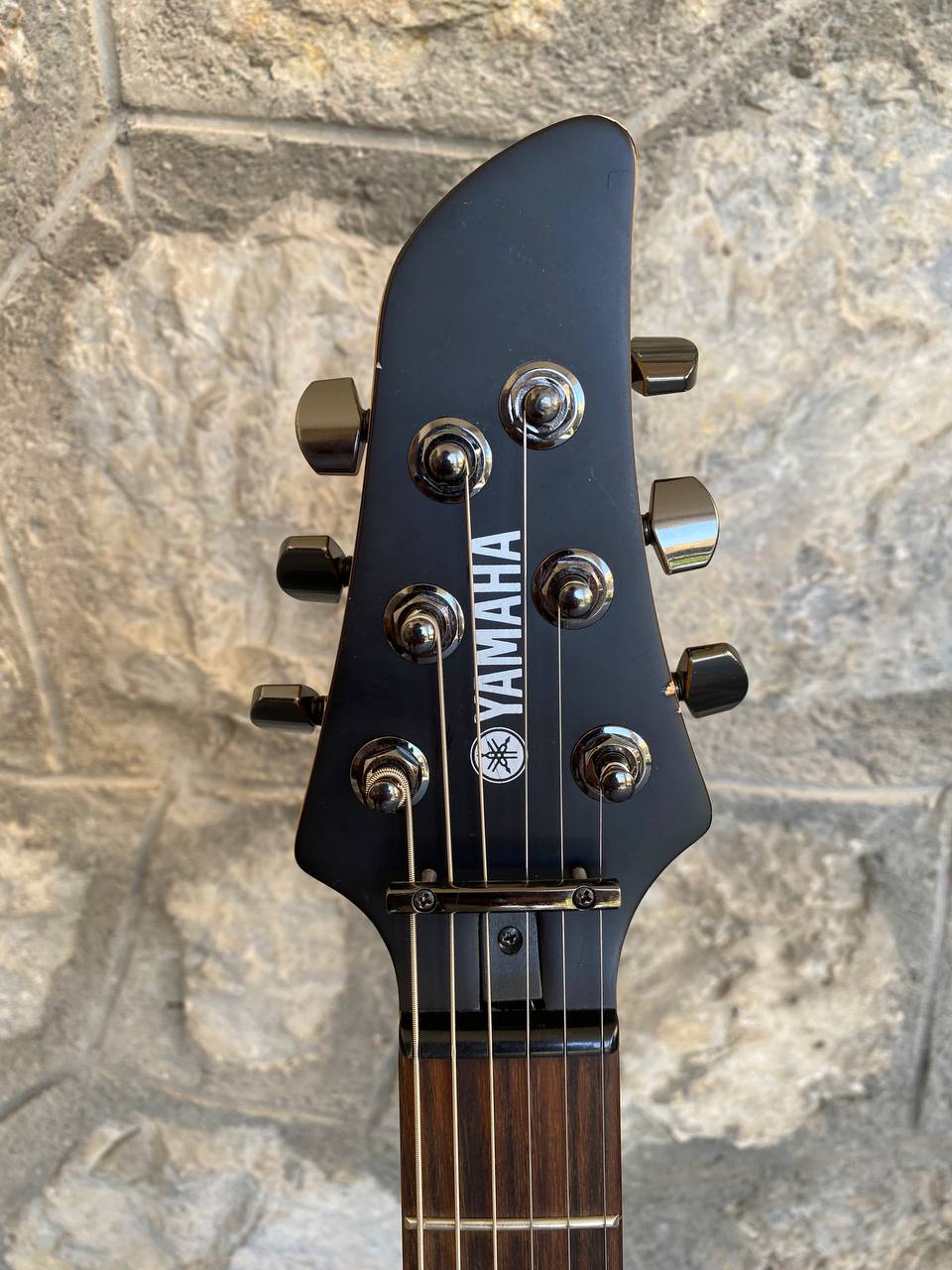 Yamaha RGX121Z Satin Black – HSH Electric Guitar (Good Condition, Made in Indonesia)