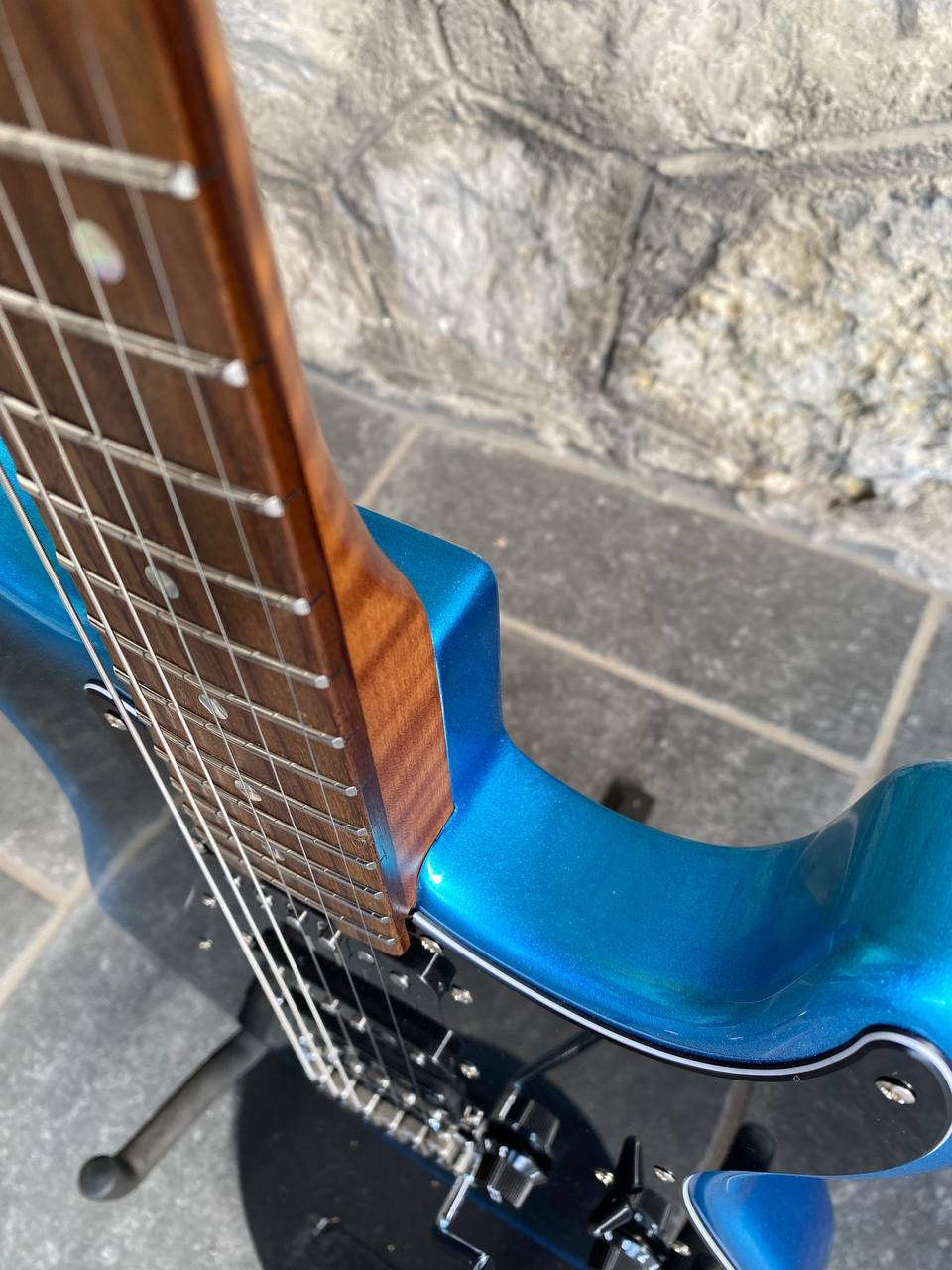 Mooer GTRS P800 Intelligent Guitar (Dark Night Blue) — Excellent Condition, Original Case & GWF4 Wireless Footswitch Included + Video Demo