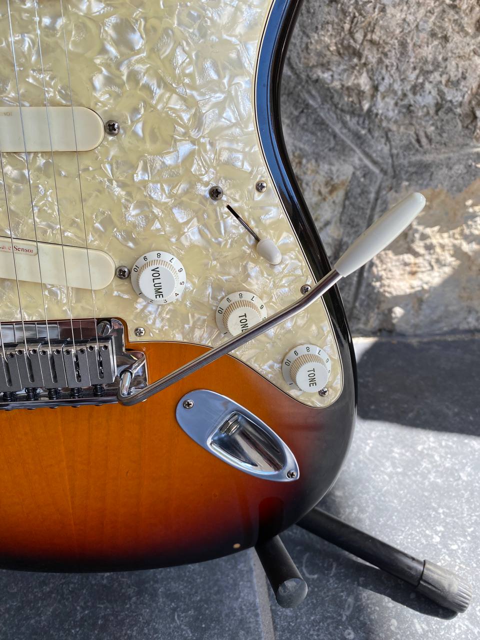 1993 Fender Stratocaster Strat Plus - 40th Anniversary - Sunburst w/ Rosewood Fretboard & Original Silver Logo Hardcase — image 4