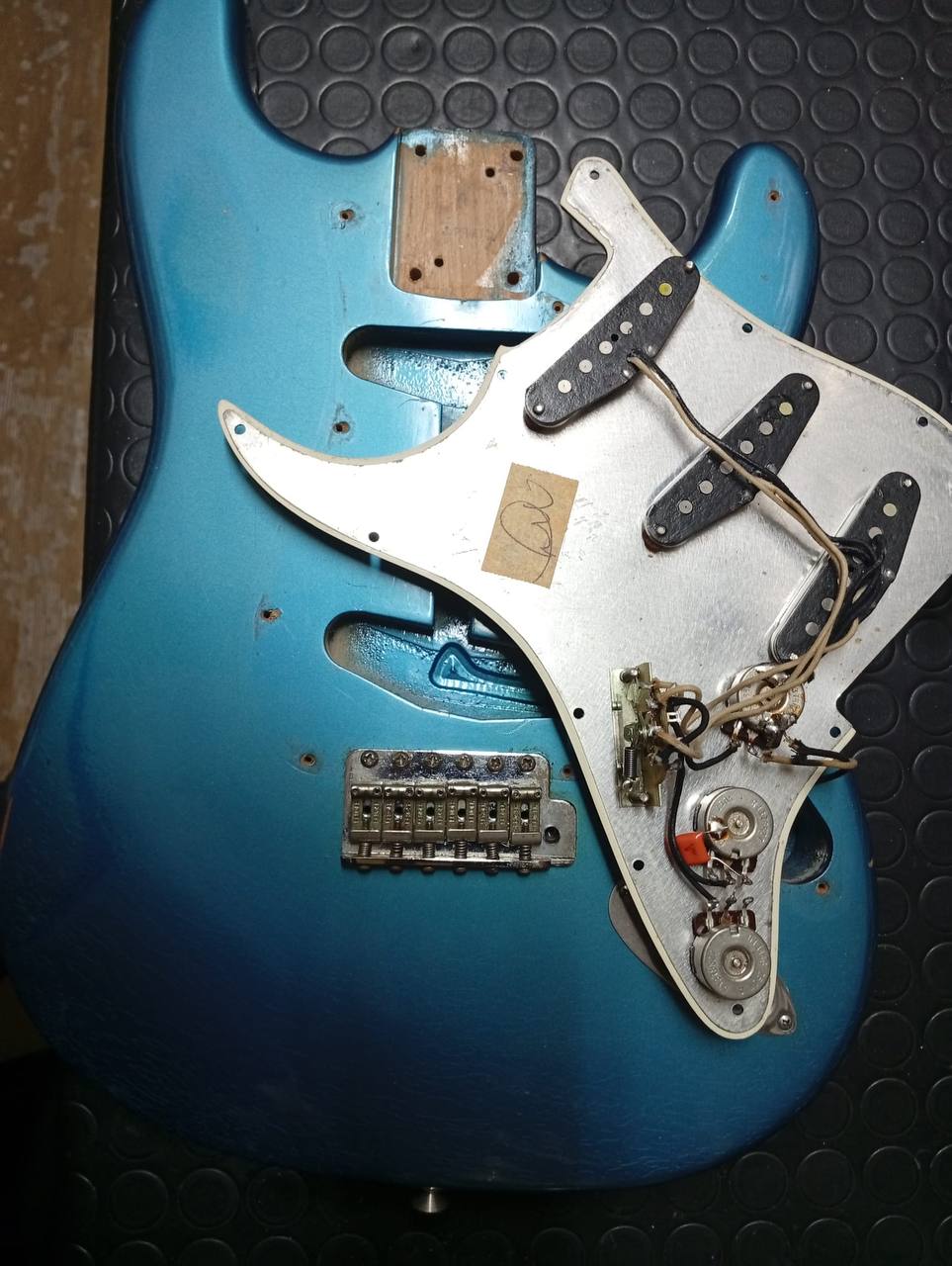 Jan 1989  Fender American Vintage '62 Reissue Stratocaster Lake Placid Blue Nitro