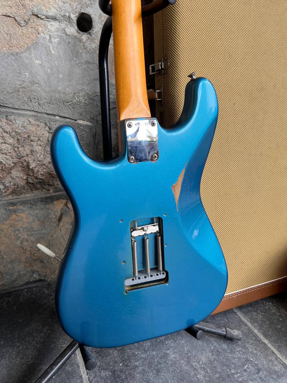 Jan 1989  Fender American Vintage '62 Reissue Stratocaster Lake Placid Blue Nitro