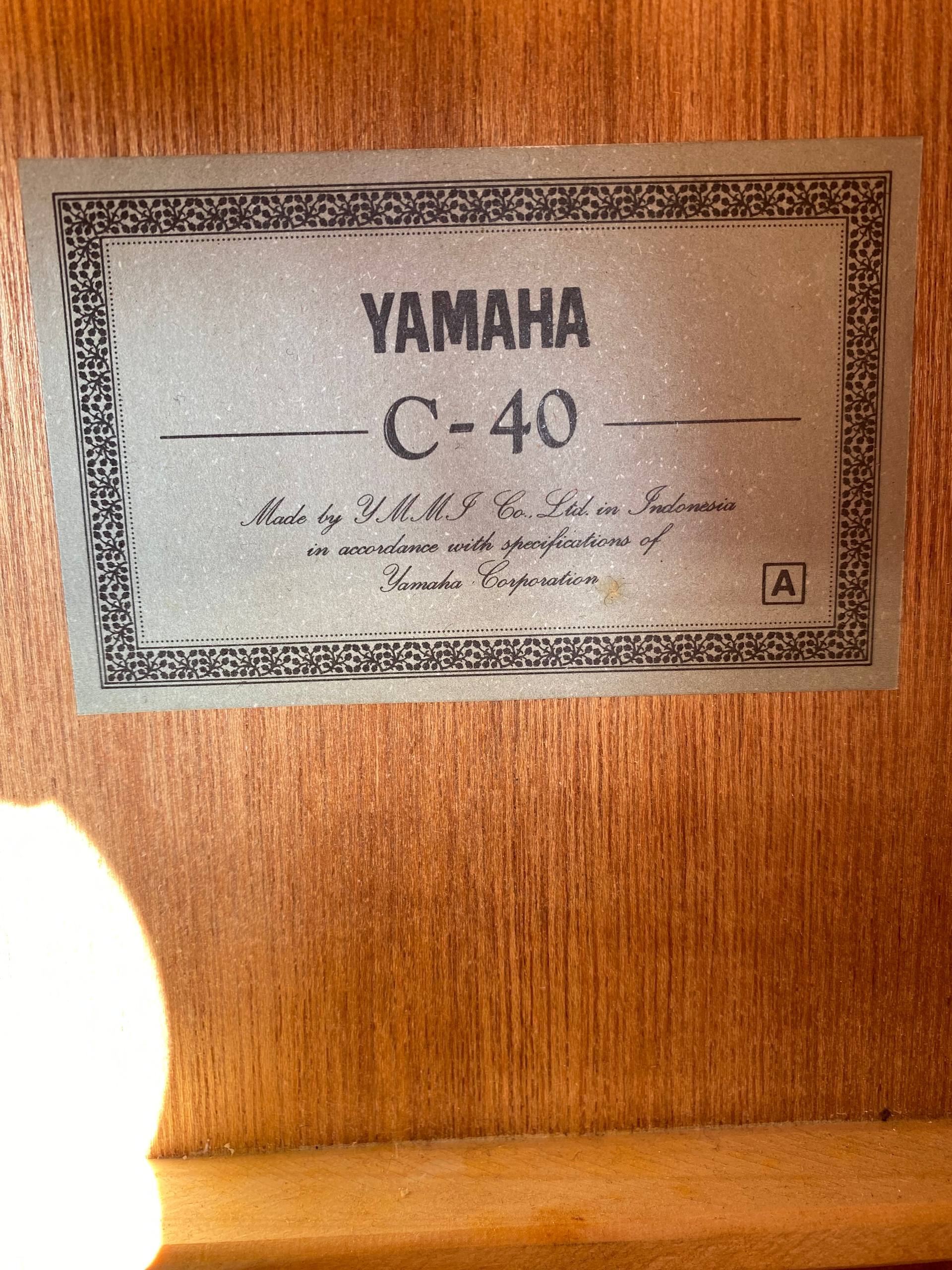 Classical guitar Yamaha C40 Made in Indonesia