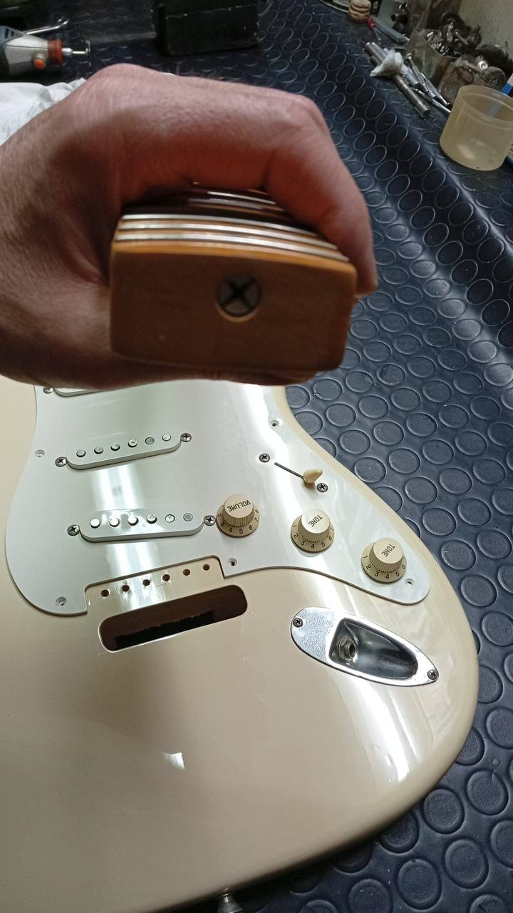 Amazing Fender Stratocaster ST-57 362 CIJ - Yellow Cream - N Serial