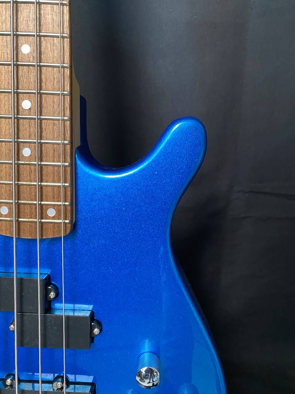 Vision JB8 Jazz Bass Starter Kit - Sosft case Jack and 35W Amplifer - Blue - NEW