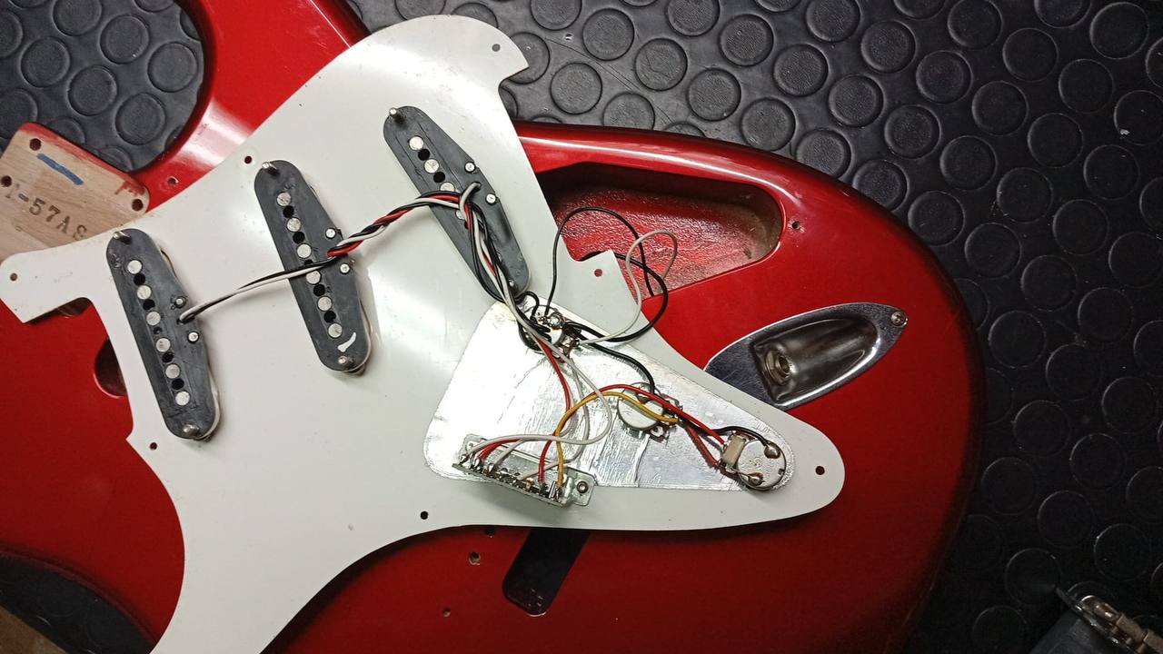 Fender Stratocaster ST-57AS 40th Anniversary - Candy Apple Red - Foto Flame (1994)