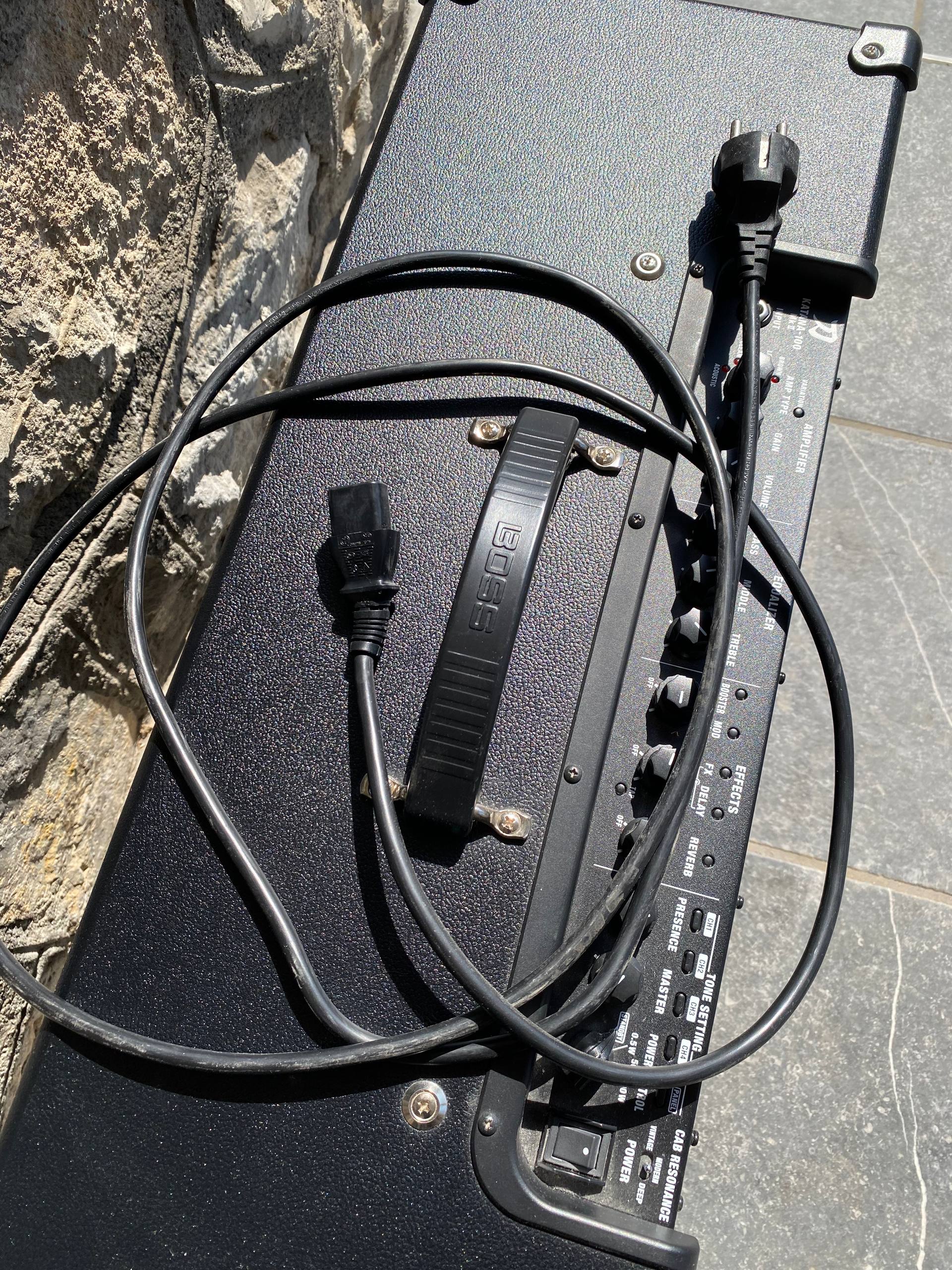 Boss Katana-100/212 MkII 100-Watt 2x12″ Modeling Guitar Amplifier