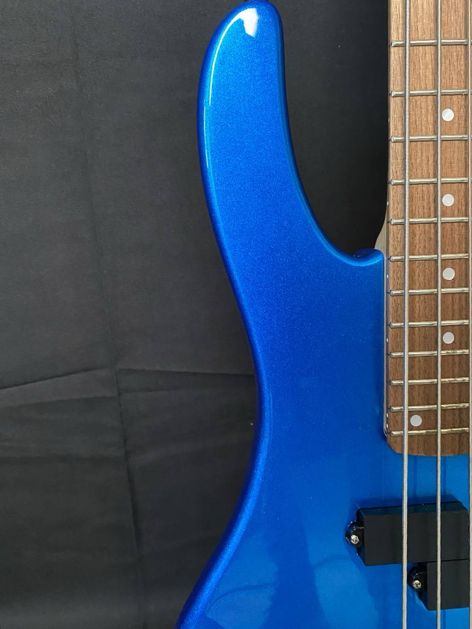 Vision JB8 Jazz Bass Starter Kit - Sosft case Jack and 35W Amplifer - Blue - NEW