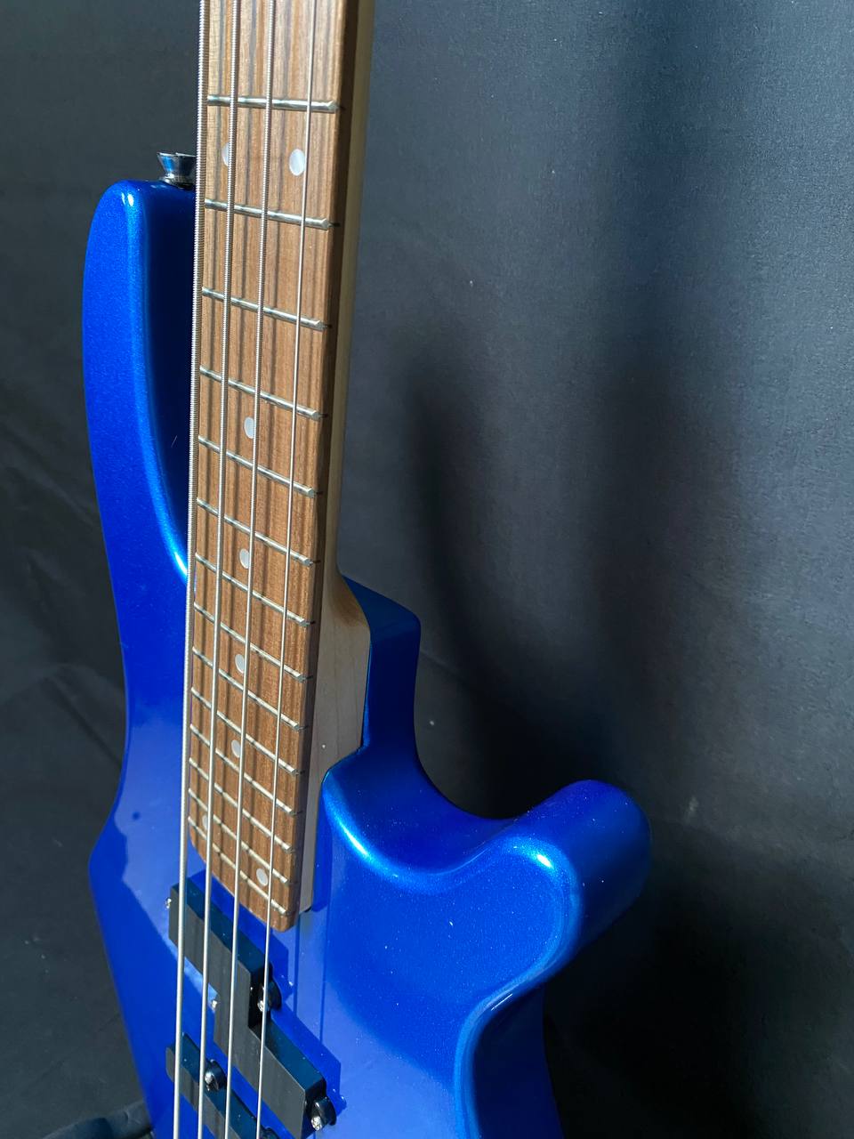 Vision JB8 Jazz Bass Starter Kit - Sosft case Jack and 35W Amplifer - Blue - NEW