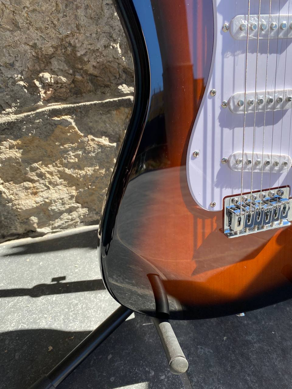 Squier Sonic Stratocaster - 2-Color Sunburst - Maple Neck - Excellent Condition