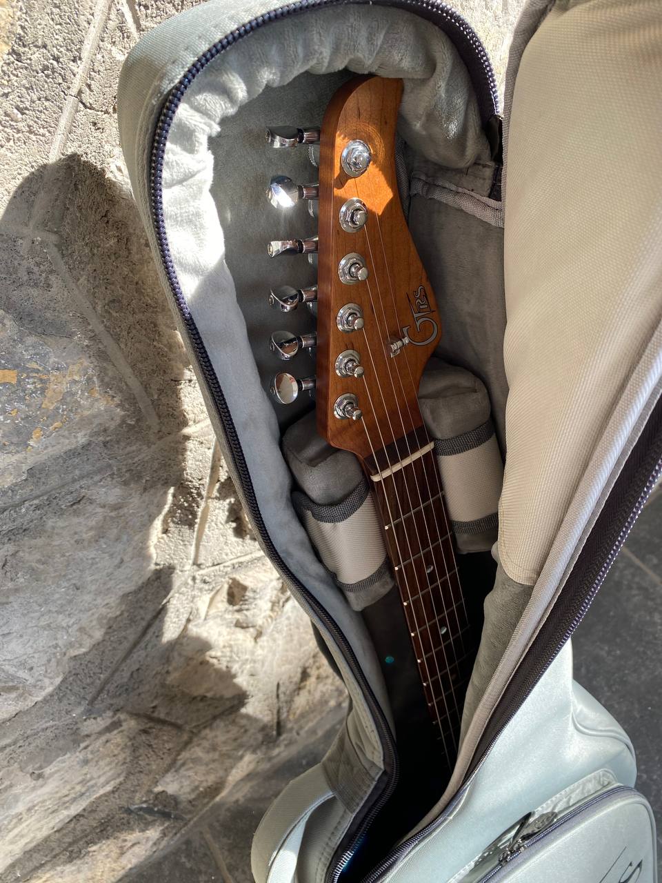 Mooer GTRS P800 Intelligent Guitar (Dark Night Blue) — Excellent Condition, Original Case & GWF4 Wireless Footswitch Included + Video Demo