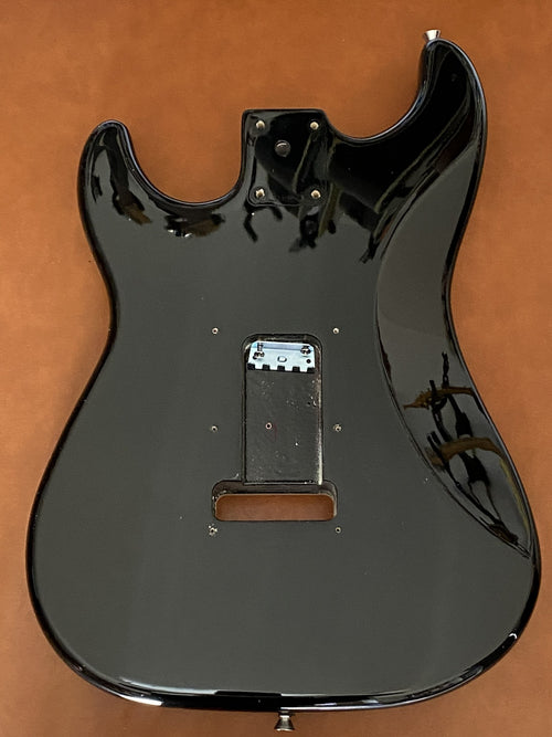 Stratocaster-Style Guitar Replacement Body — Basswood (Tiglio), Gloss Black Finish