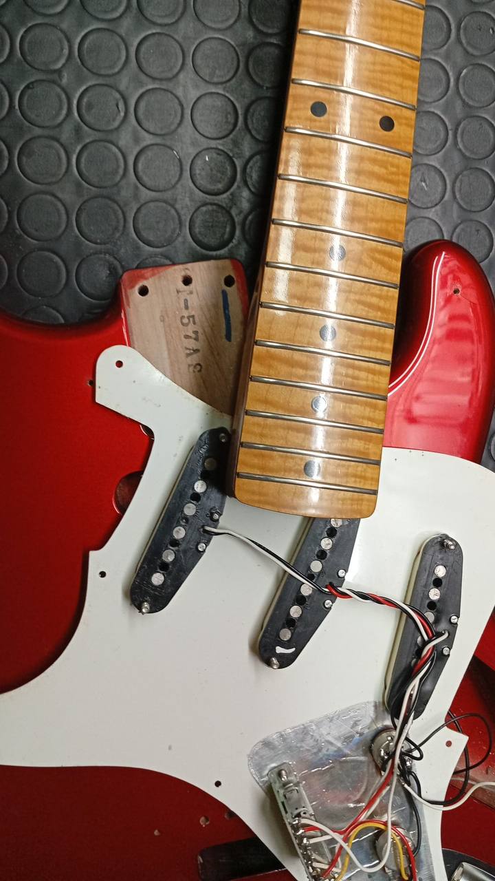 Fender Stratocaster ST-57AS 40th Anniversary - Candy Apple Red - Foto Flame (1994)