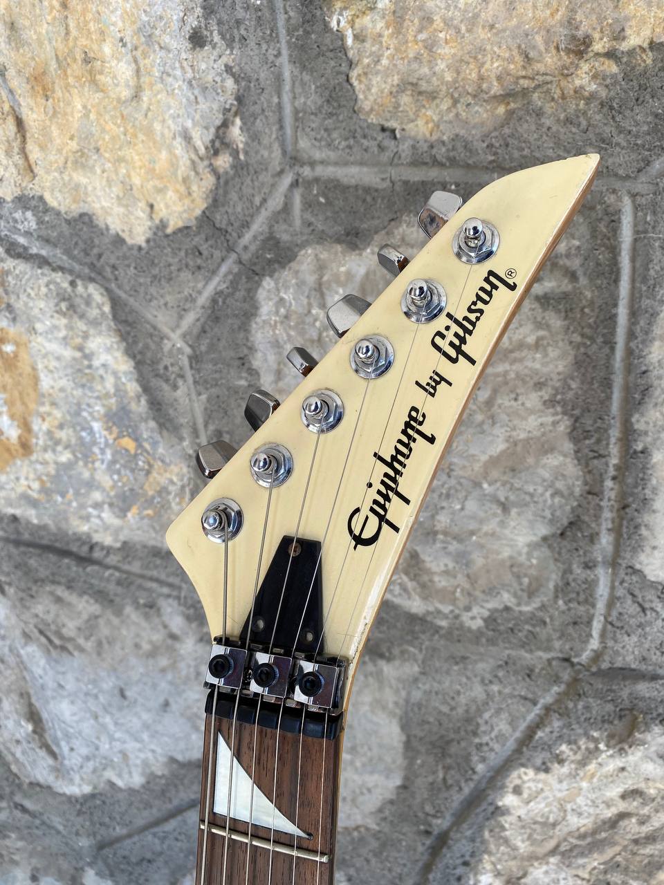 Vintage 1980s Epiphone by Gibson S-400 Superstrat — Pearl Cream Finish, HSS, Rosewood Fretboard, Modified Floyd Rose Tremolo