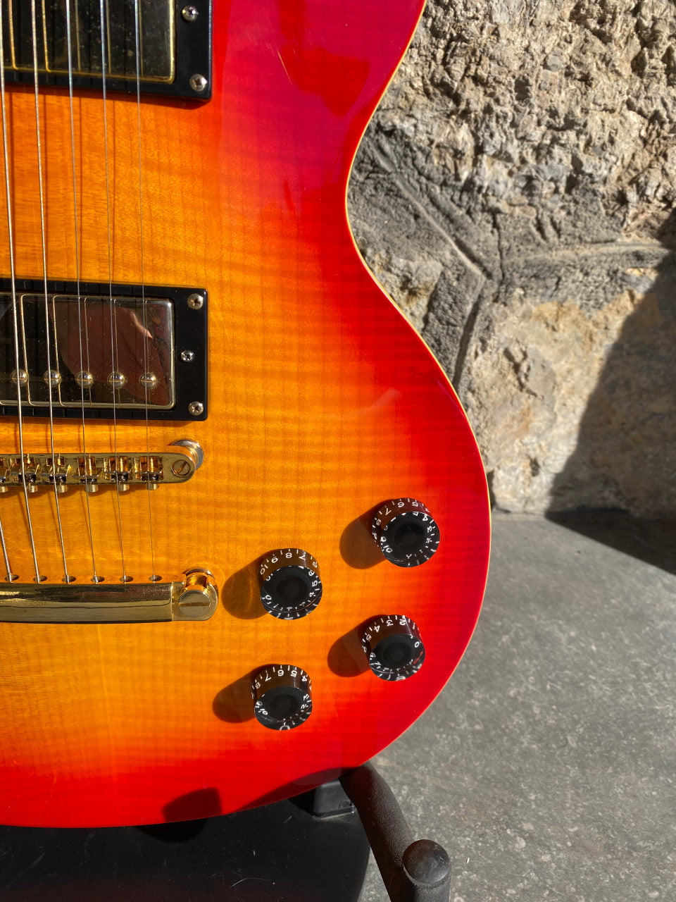 Stagg Les Paul Electric Guitar — Orange Burst, Flame Top, Gold Hardware, Phoenix Headstock Inlay, Set-Neck + Video Demo