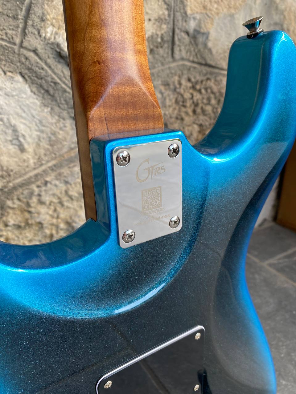 Mooer GTRS P800 Intelligent Guitar (Dark Night Blue) — Excellent Condition, Original Case & GWF4 Wireless Footswitch Included + Video Demo